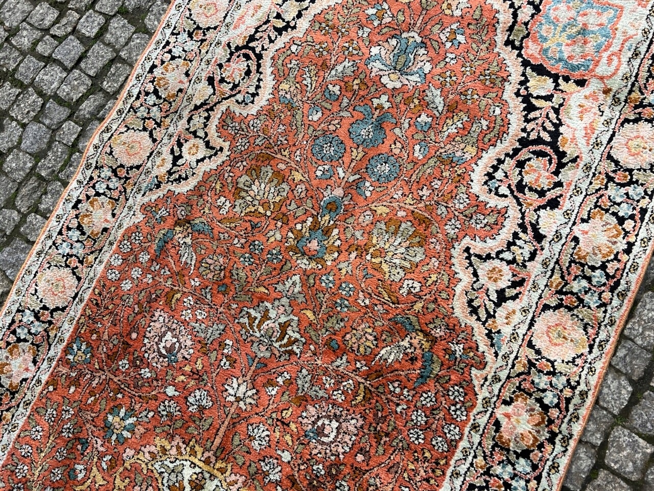 13715639452