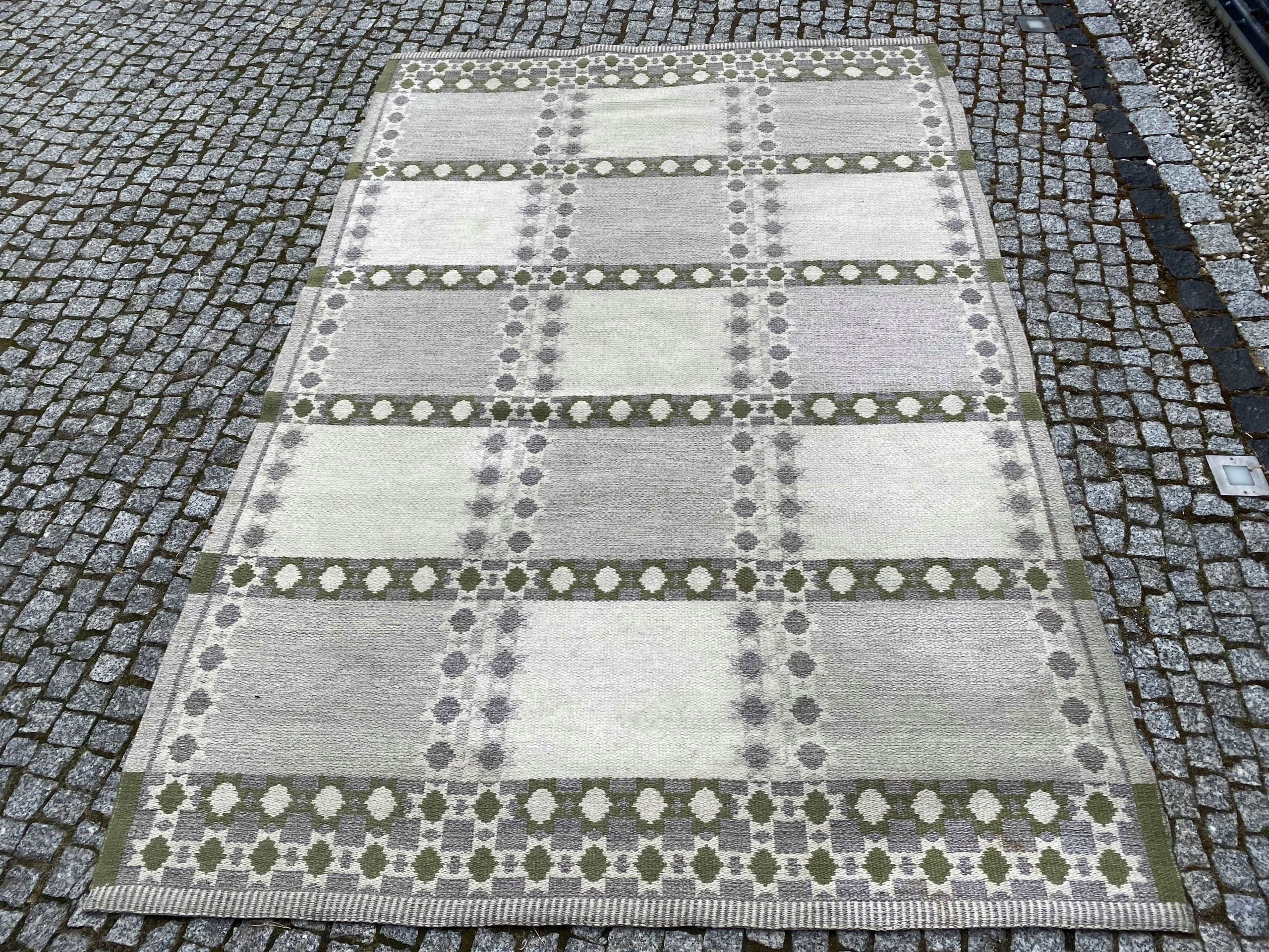 15135969702