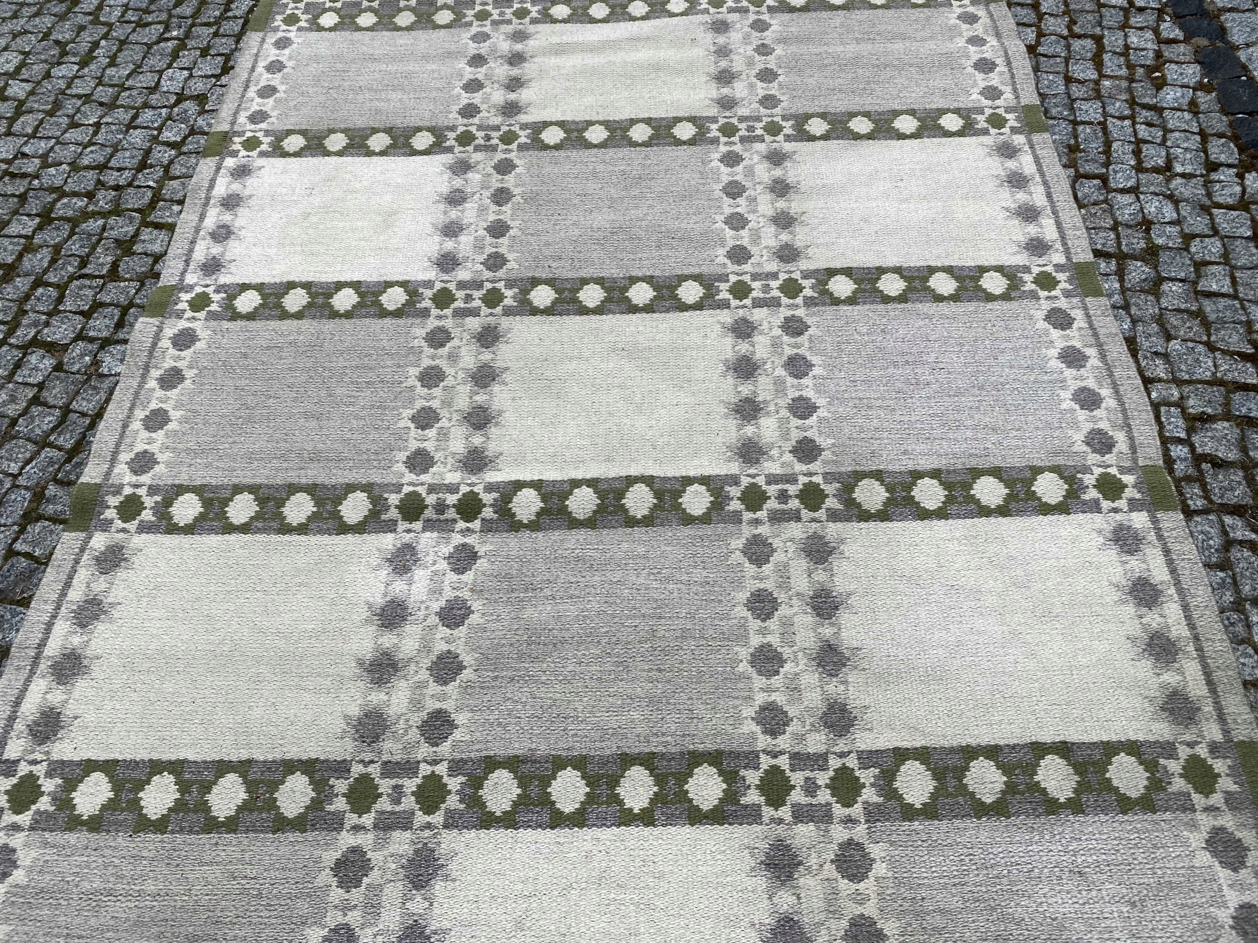 15135969702