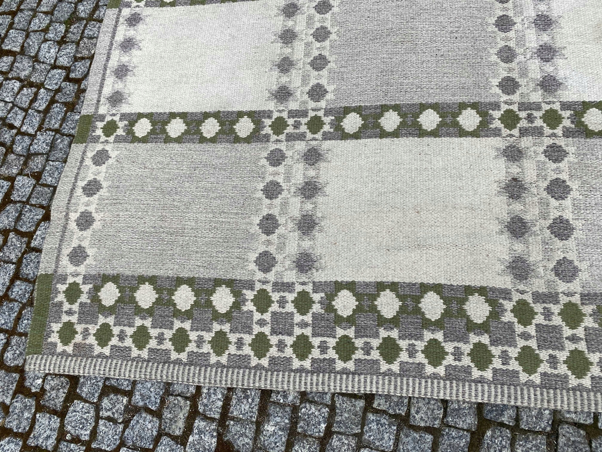 15135969702