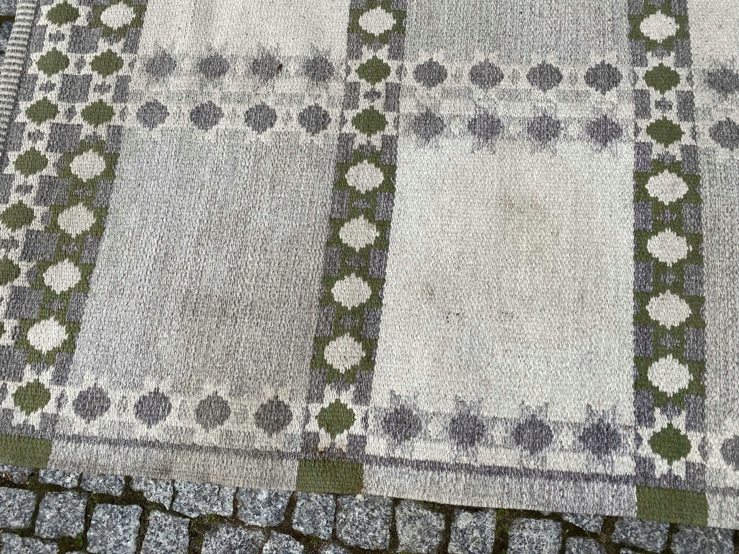 15135969702