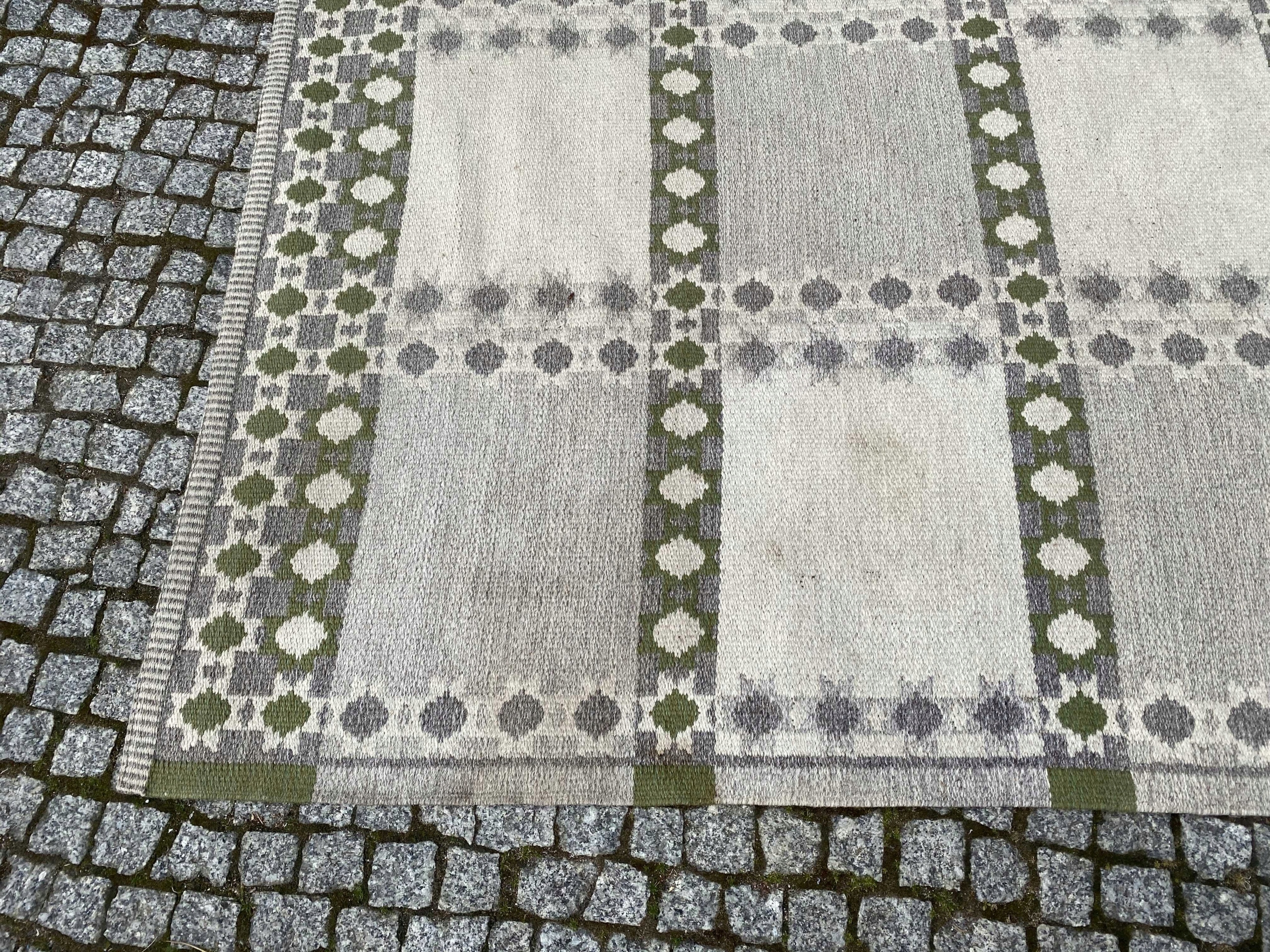 15135969702