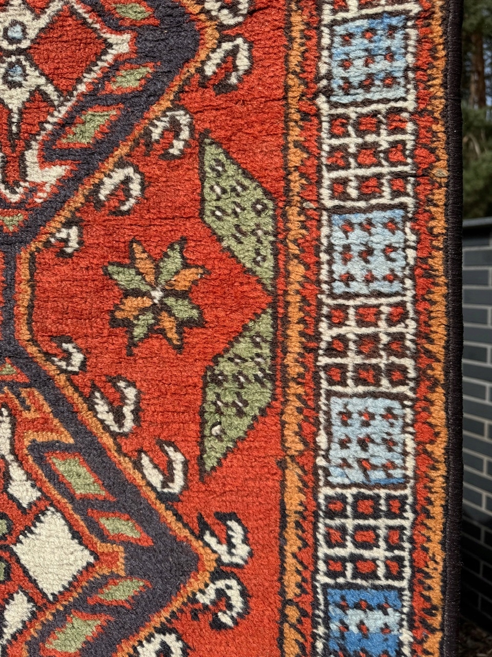 15596205725