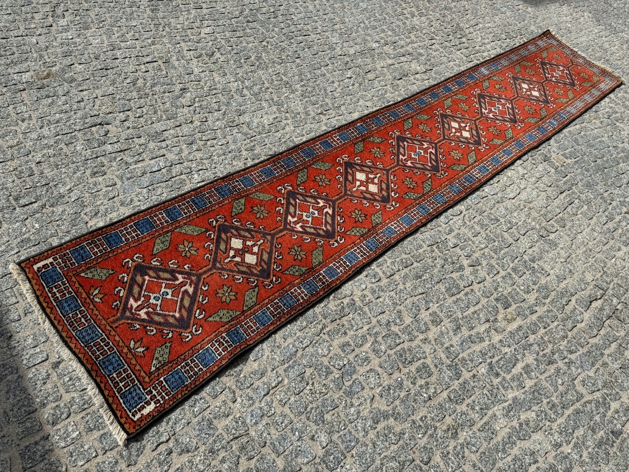 15596205725