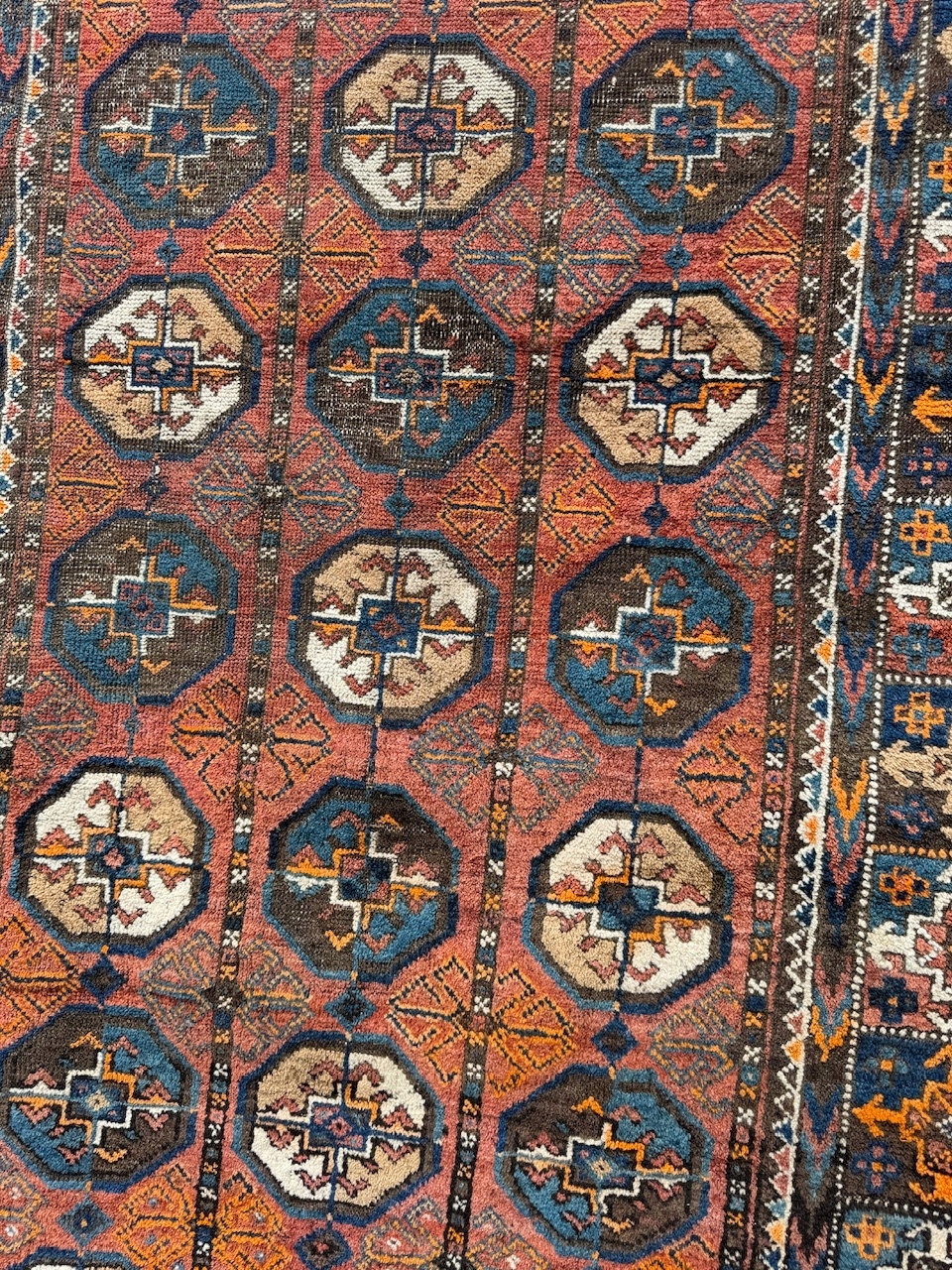 15686023001