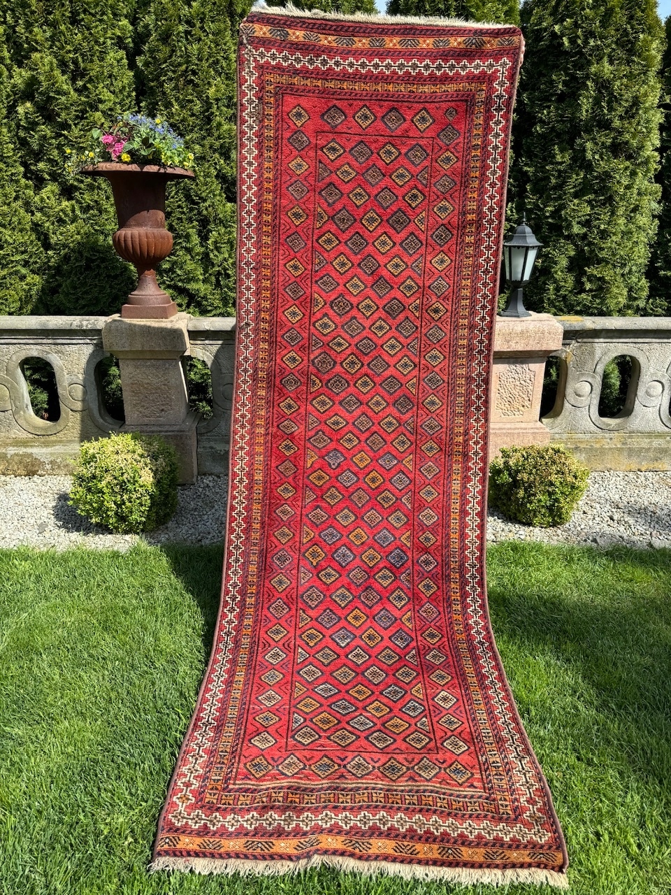 15740285556