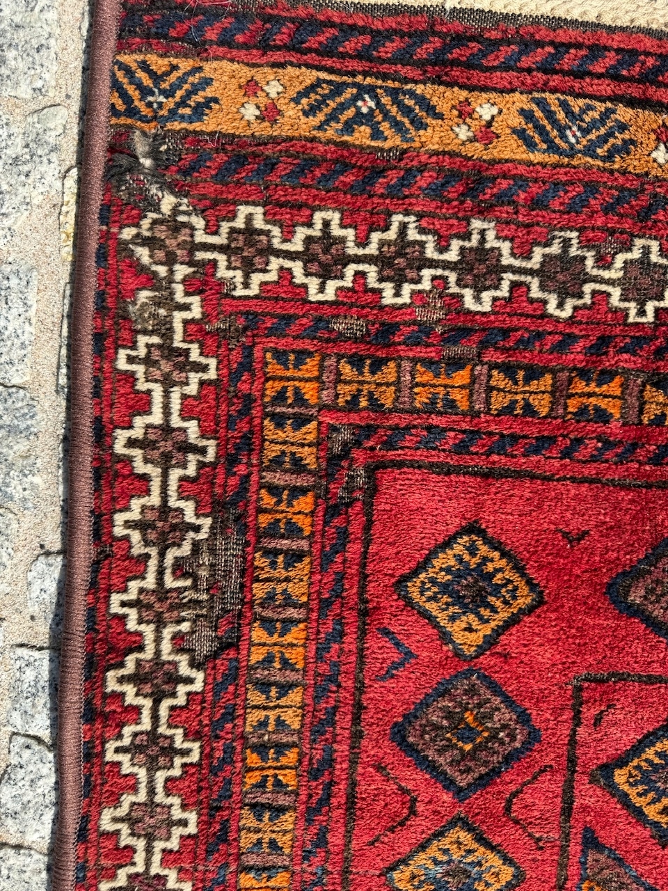15740285556