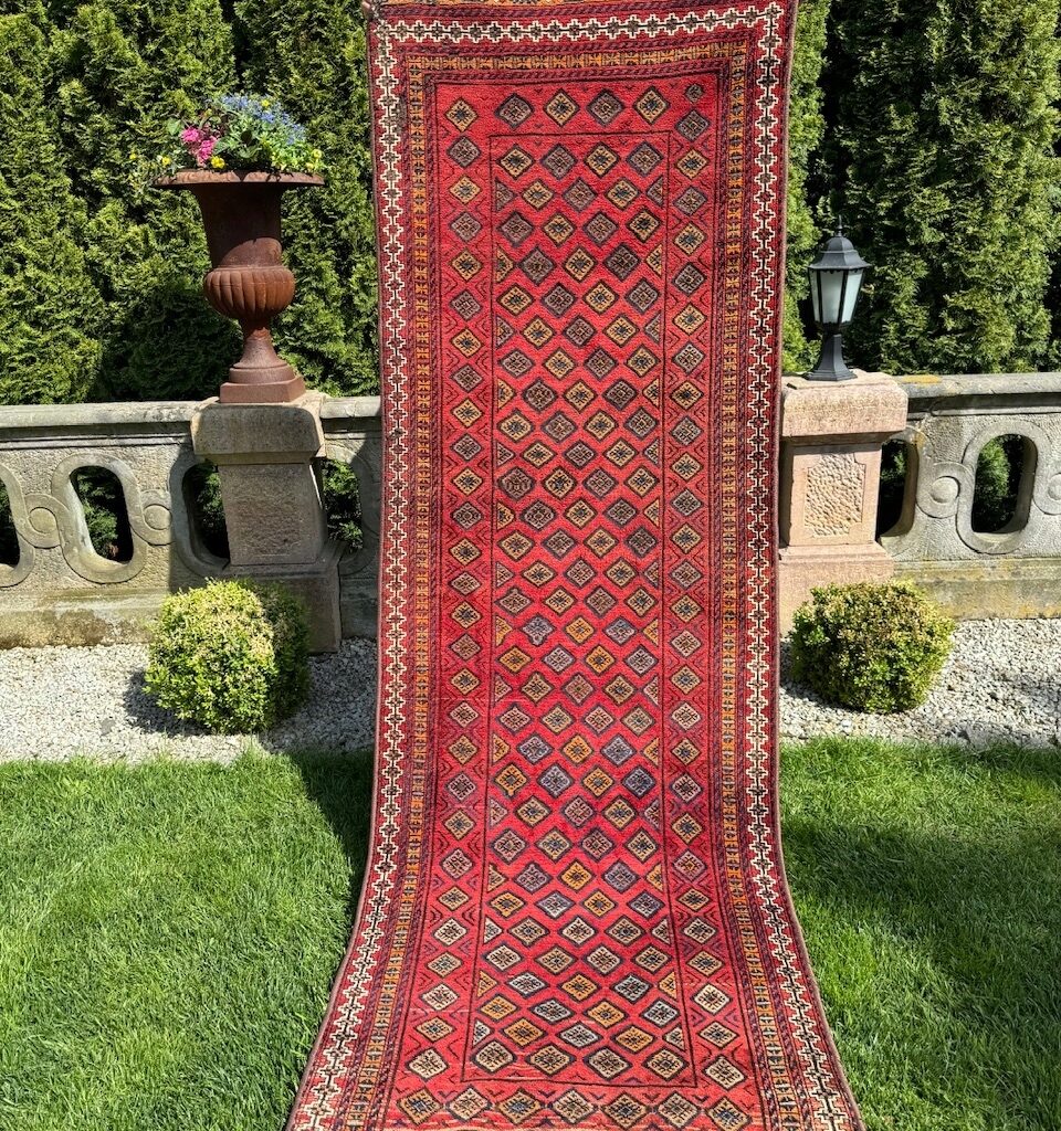 15740285556