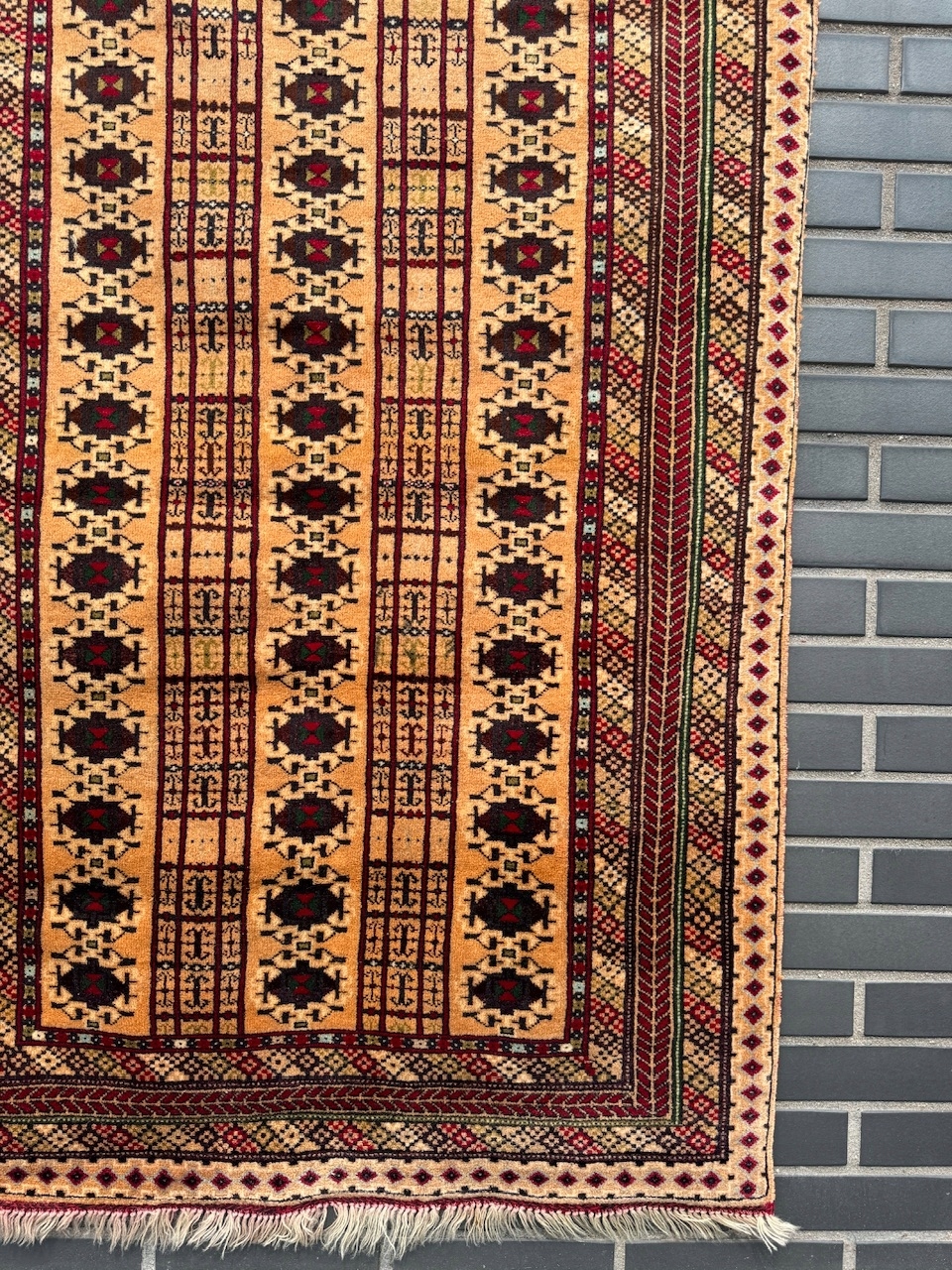 15796618074