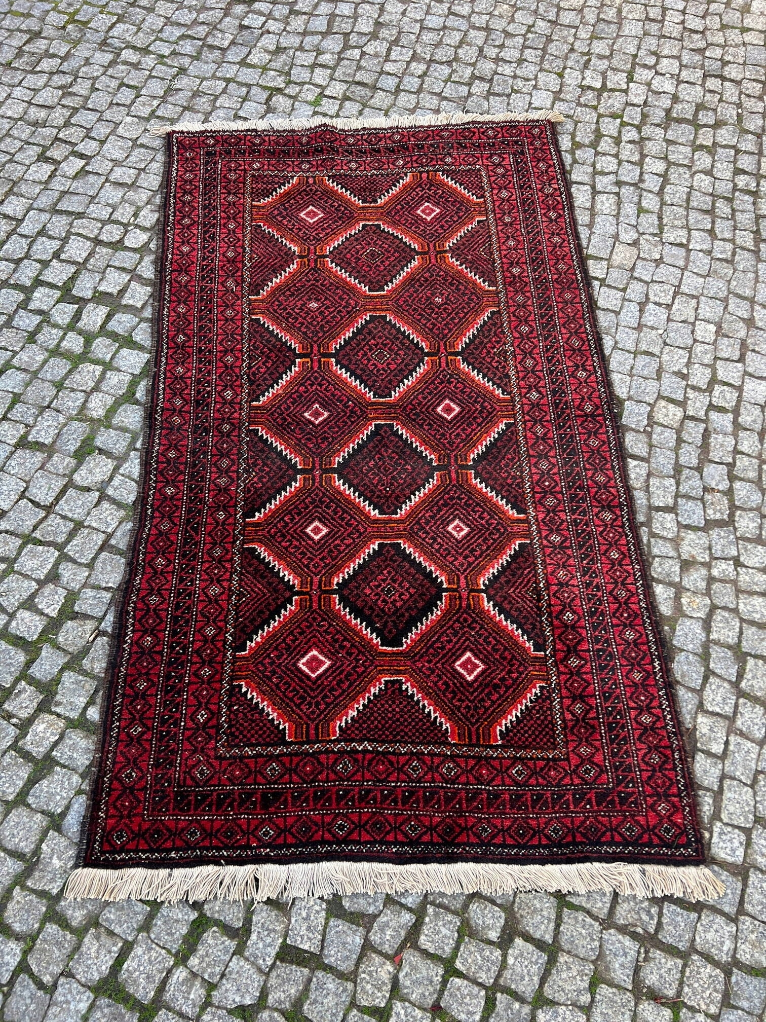 18212810823