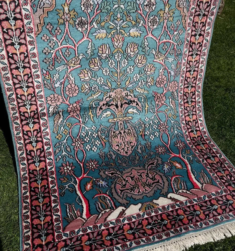 18558702987