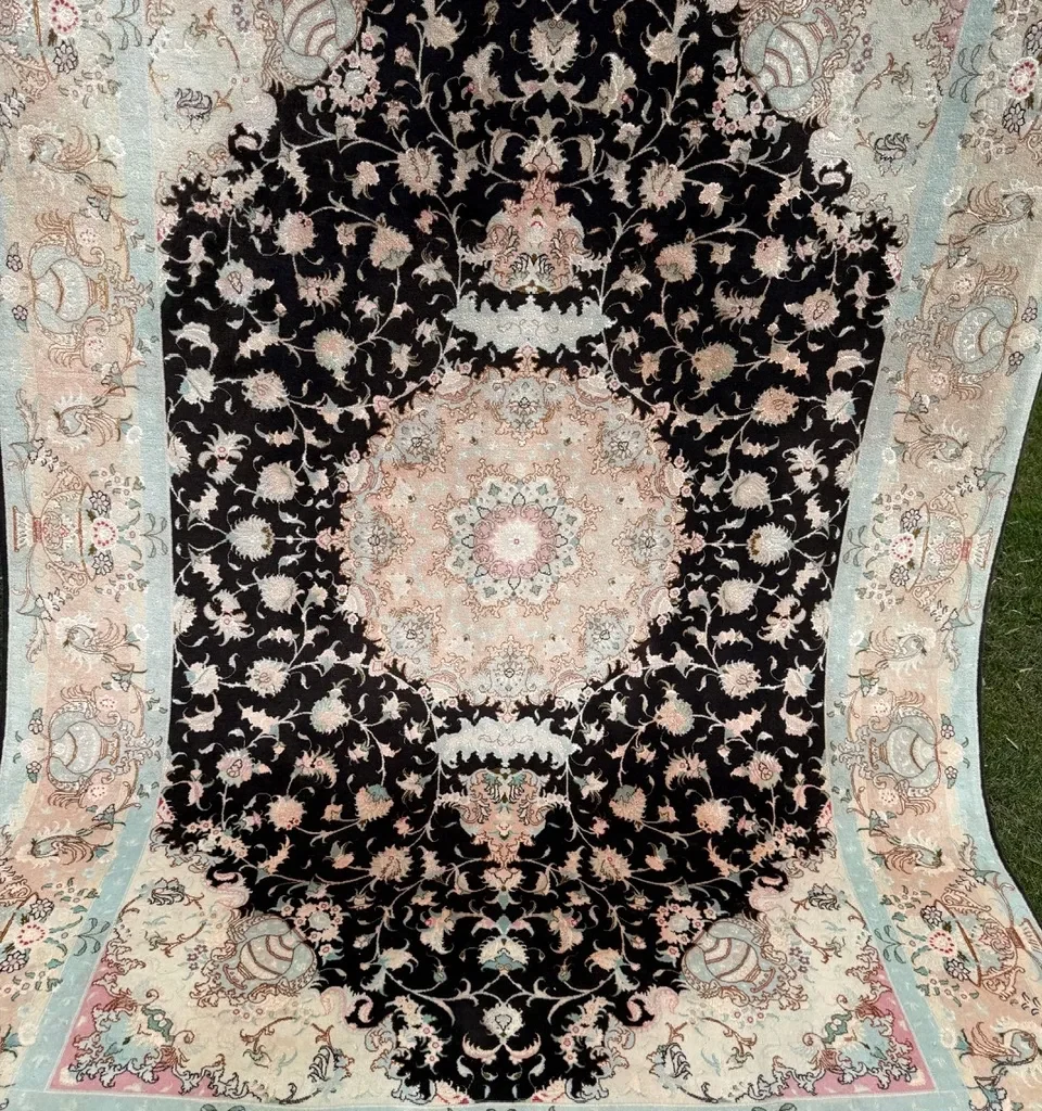 18561570542