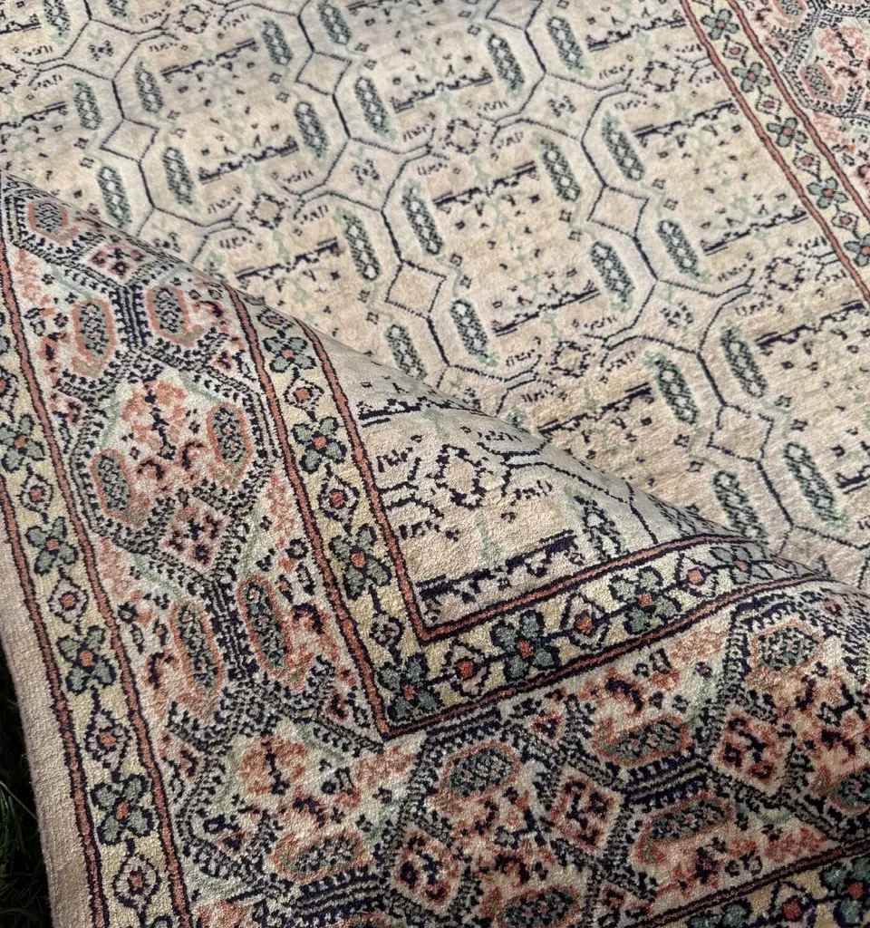 18615661085