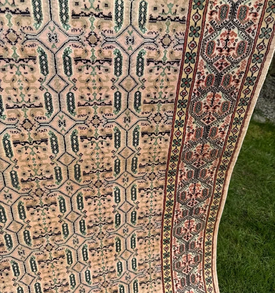 18615661085