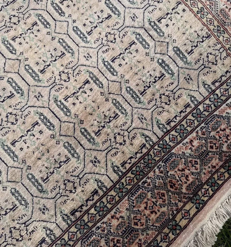 18615661085