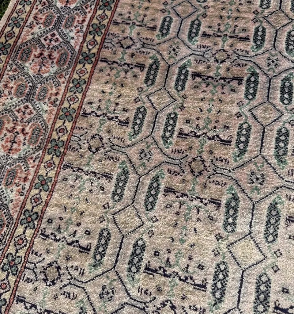 18615661085