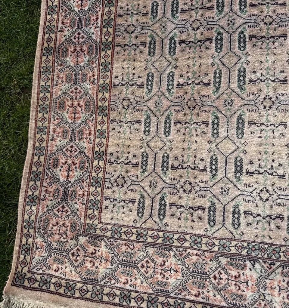18615661085